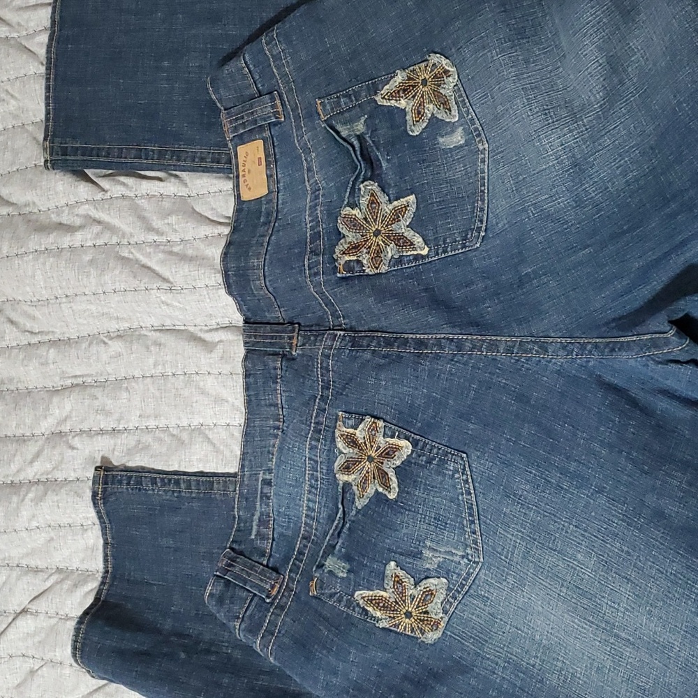 Hydraulic embroidered distressed jeans